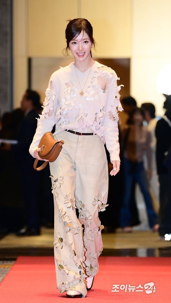 배우 노정의가 14일 오후 서울 종로구 포시즌스 호텔에서 열린 더블유 코리아 제19회 유방암 인식 향상 캠페인 자선 행사에 참석하고 있다. [사진=정소희 기자]