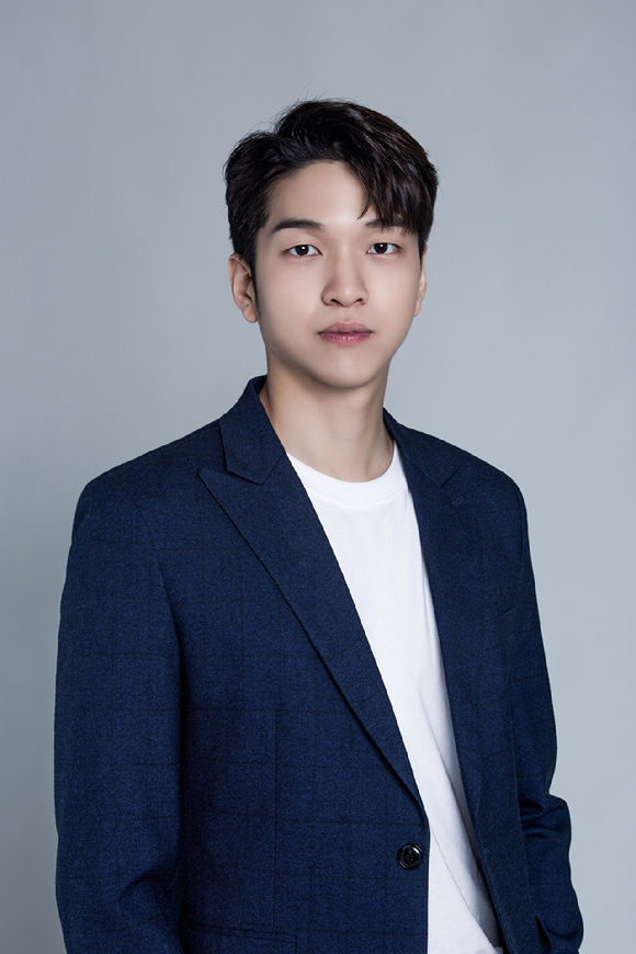 유재필, &apos;아니, 그러니까&apos;로 연극 첫 도전 &quot;최선 다해 웃음 전할 것&quot;