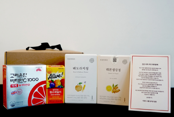 이랜드월드가 준비한 주민 건강 지원 물품 세트. [사진=이랜드월드]