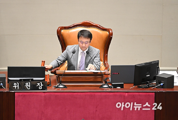 한병도 예결위원장이 30일 서울 여의도 국회에서 열린 예산결산특별위원회 전체회의에서 발언하고 있다. [사진=곽영래 기자]