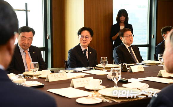 1일 서울 광화문 한국프레스센터에서 산업통산부 역대 장관 초청 간담회가 열렸다. [사진=정소희 기자]