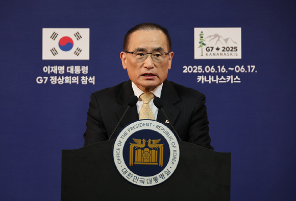 위성락 대통령실 국가안보실장이 16일(현지시간) 캐나다 앨버타주 캘거리의 한 호텔의 한국 프레스센터에서 이재명 대통령의 주요 7개국(G7) 정상회의 관련 브리핑을 하고 있다. 2025.6.17 [사진=연합뉴스]
