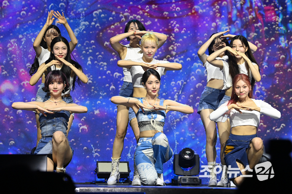 그룹 비비지가 6일 오후 서울 광진구 광장동 예스24라이브홀에서 열린 두 번째 미니앨범 '서머 바이브(Summer Vibe)' 발매 기념 쇼케이스에서 공연을 하고 있다. [사진=김성진 기자]