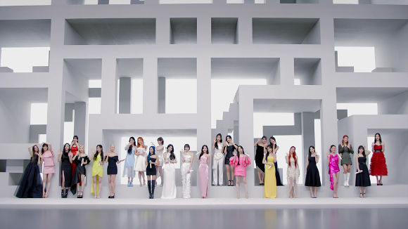 '퀸덤 퍼즐' 단체곡 이미지 [사진=Mnet]