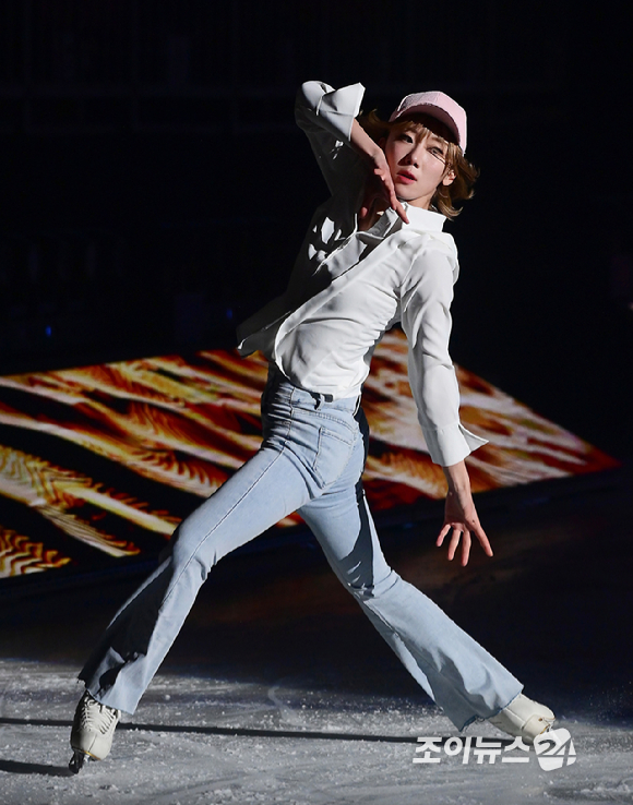 피겨선수 김예림이 23일 오후 서울 목동아이스링크에서 열린 뮤지컬 '나 혼자만 레벨업 on ICE' 프레스콜에서 열연하고 있다. [사진=정소희 기자]