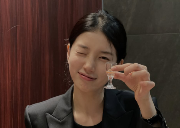'하반기 컴백' 수지, 정은채·김준한 함께⋯'안나' 우정 ing