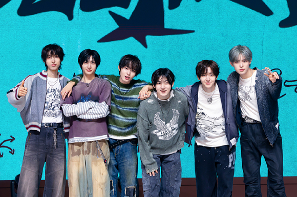 [종합] "여러분 눈에도 거슬리고파"…킥플립, 청춘 담은 '킥랄' 자신감