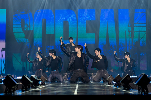 SF9이 데뷔 10주년 기념 콘서트 '2026 SF9 LIVE FANTASY #6 축몽(十年逐夢)'을 통해 팬들을 만나고 있다. [사진=FNC엔터테인먼트]