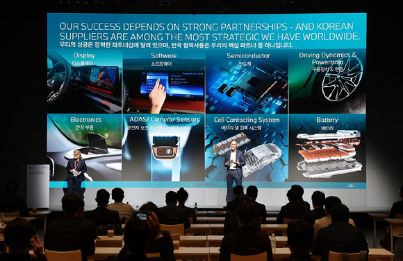 BMW 그룹 코리아가 지난 14일 인천 영종도 BMW 드라이빙 센터에서 '2025 BMW 그룹 협력사의 날(BMW Group Supplier Day 2025)' 행사를 진행하고 있다. [사진=BMW그룹코리아]