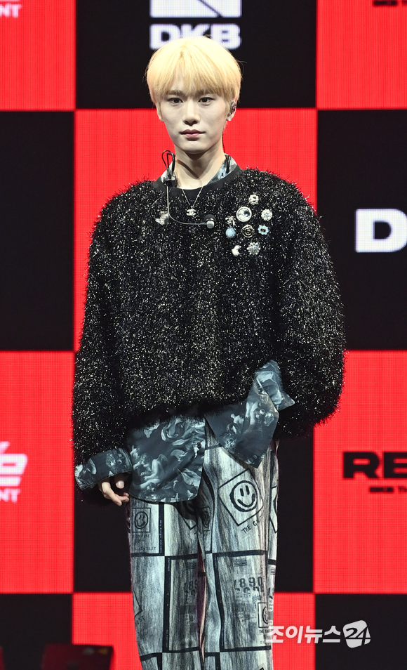그룹 다크비(DKB) 룬이 27일 오후 서울 블루스퀘어에서 열린&nbsp;미니 4집 '레블(REBEL)'의 쇼케이스에 참석해 포즈를 취하고 있다. [사진=정소희 기자]
