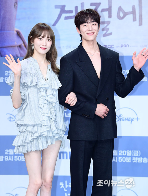 배우 이성경과 채종협이 19일 오후 서울 마포구 상암동 MBC 골든마우스홀에서 열린 MBC 새 금토드라마 '찬란한 너의 계절에' 제작발표회에 참석하고 있다. [사진=정소희 기자]