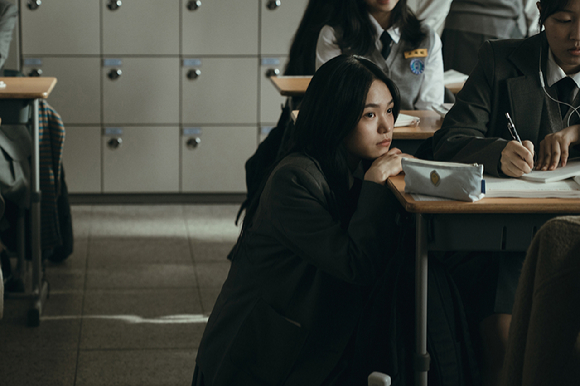 배우 최주은이 넷플릭스 시리즈 '기리고'에서 열연하고 있다. [사진=넷플릭스]