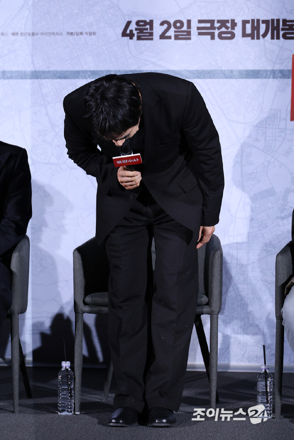 배우 배성우가 9일 오전&nbsp;서울 CGV 용산아이파크몰점에서 열린 영화 '끝장수사'(감독 박철환) 제작보고회에 참석해 소감을 말하고 있다. [사진=문수지 기자]