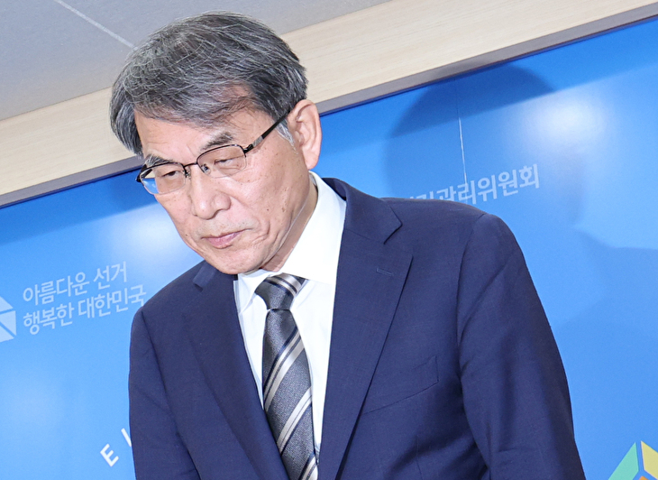 노태악 중앙선거관리위원장이 5일 경기도 과천 중앙선거관리위원회에서 투표용지 부족 사태에 대한 대국민 사과를 하고 있다. 2026.6.5 [사진=연합뉴스]