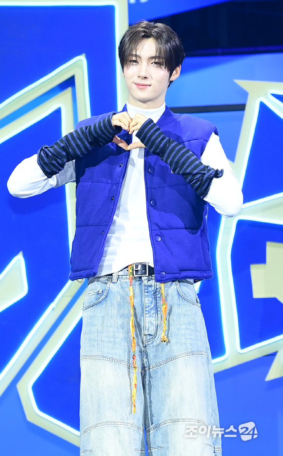 그룹 투어스 영재가 13일 오후 서울 광진구 예스24라이브홀에서 열린 투어스(TWS) 네 번째 미니앨범 'play hard' 발매 쇼케이스에 참석하고 있다. [사진=정소희 기자]