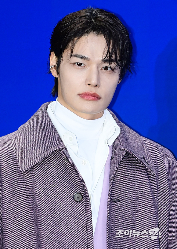 모델 겸 방송인 정혁이 3일 오후 서울 동대문디자인플라자(DDP)에서 진행된 '2026 F/W 서울패션위크(SFW)' 오프닝 쇼 뮌 컬렉션 포토월 행사에 참석하고 있다. [사진=정소희 기자]