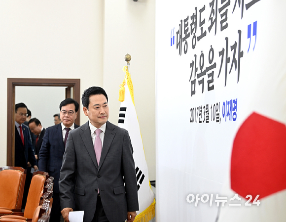 장동혁 국민의힘 대표가 4일 서울 여의도 국회에서 열린 최고위원회의에 참석하고 있다. [사진=곽영래 기자]