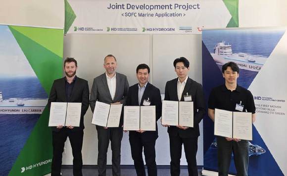 HD현대가 독일 뒤셀도르프에 위치한 HD유럽연구센터에서 SOFC 시스템의 크루즈선 적용을 위한 공동개발 협약을 체결했다. [사진=HD현대]