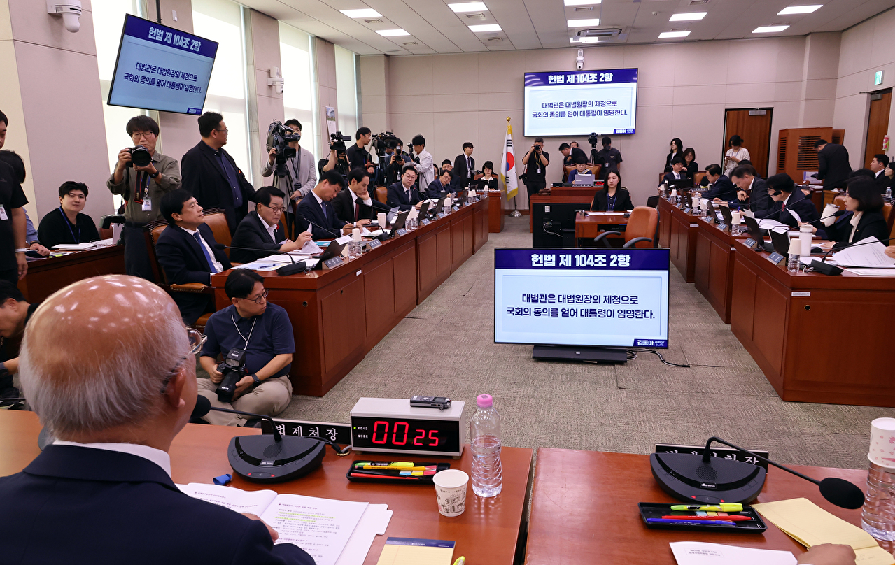 15일 국회에서 열린 법제사법위원회의 법제처 국정감사에서 조원철 법제처장이 더불어민주당 김동아 의원의 질문을 받고 있다. 2026.10.15 [사진=연합뉴스]