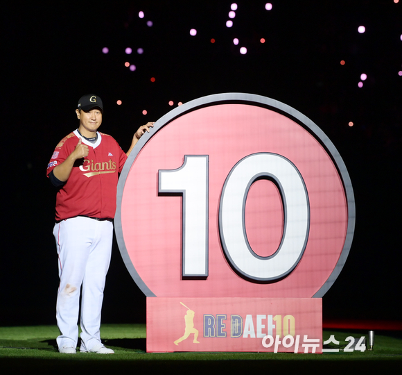 '조선의 4번 타자' 롯데 이대호의 은퇴식이 8일 부산 동래구 사직야구장에서 열린 가운데 이대호의 다양한 모습. [사진=정소희 기자]