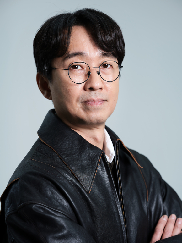 장항준 감독이 영화 '리바운드' 인터뷰에 앞서 포즈를 취하고 있다. [사진=미디어랩시소]