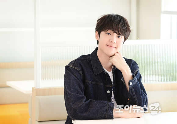 '킬러들의 쇼핑몰2' 배우 유현수가 7일 서울 영등포구 조이뉴스24 사옥에서 진행된 인터뷰를 앞두고 포즈를 취하고 있다. [사진=정소희 기자]