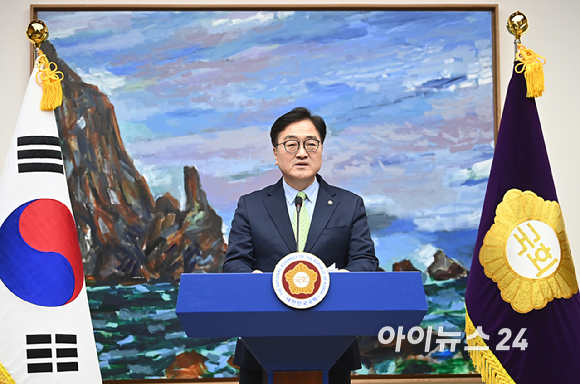 우원식 국회의장이 12일 오후 서울 여의도 국회에서 긴급기자회견을 하고 있다. [사진=곽영래 기자]