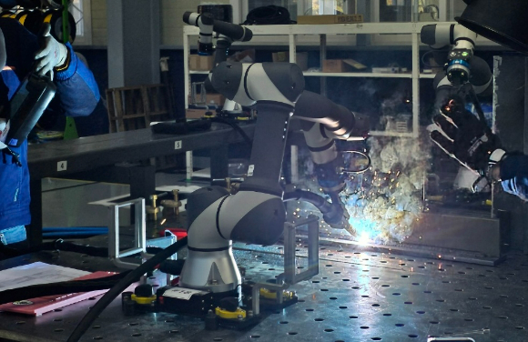 레인보우로보틱스 협동로봇 용접 시스템 [사진=레인보우로보틱스]