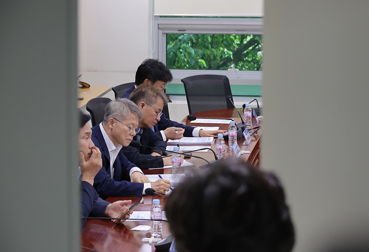 '국민주권 검찰 정상화 특별위원회' 위원장인 더불어민주당 민형배 의원이 20일 서울 여의도 국회 의원회관에서 열린 검찰개혁 관련 당정협의회에 참석해 있다. 2025.8.20 [사진=연합뉴스]