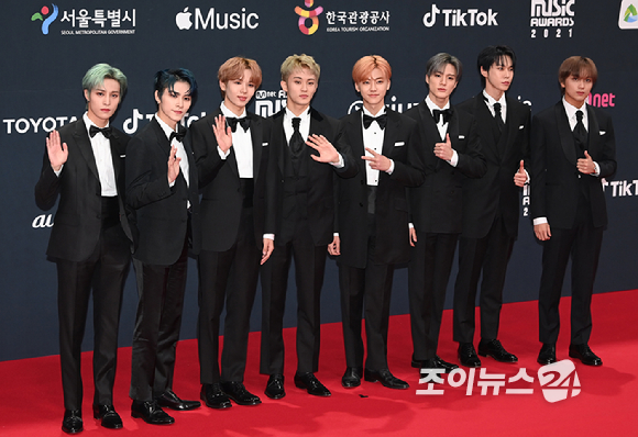 그룹 NCT U가 11일 오후 경기도 파주 CJ ENM 스튜디오 센터에서 열린 '2021 MAMA' (엠넷 아시안 뮤직어워즈) 레드카펫 행사에 참석하고 있다. [사진=정소희 기자]