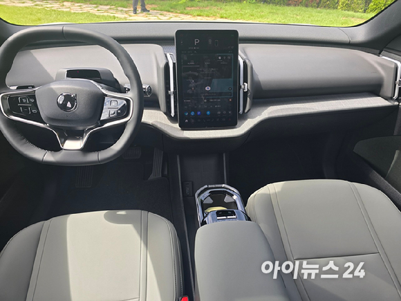 볼보 'EX30 CC'. [사진=김종성 기자]