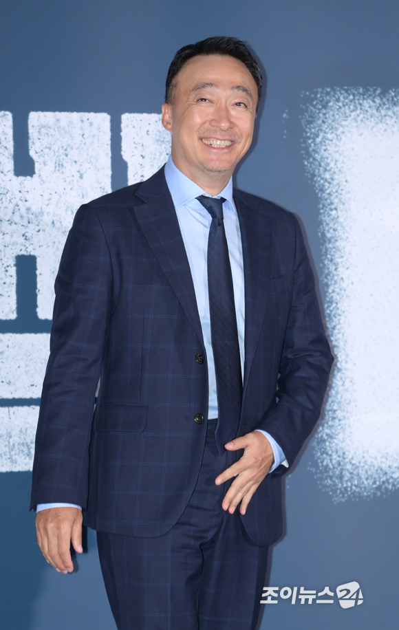 배우 이성민이 12일 오후 서울 용산구 CGV 용산아이파크몰에서 열린 영화 '리멤버' (감독 이일형) 언론시사회에 참석하고 있다. [사진=정소희 기자]