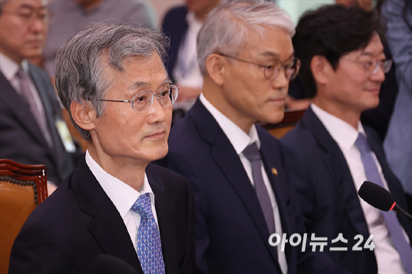 조희대 대법원장이 13일 서울 여의도 국회에서 열린 법제사법위원회의 대법원 등에 대한 국정감사에 출석하고 있다. [사진=곽영래 기자]