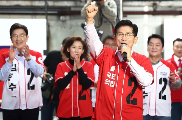 지난달 24일 종로 동아미디어센터 채널A 스튜디오에서 국민의힘 대선 2차 경선 진출자인 안철수 후보가 리허설하고 있다. [사진=국회사진취재단]