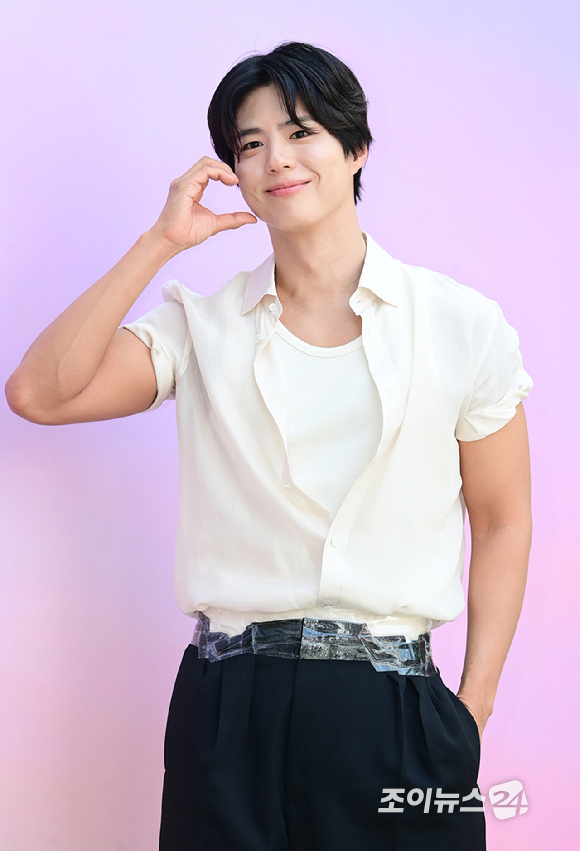 배우 박보검이 23일 오전 서울 성동구 쎈느 성수에서 열린 다이슨 슈퍼소닉 트래블 라운지 팝업 스토어 행사에 참석하고 있다. [사진=정소희 기자]