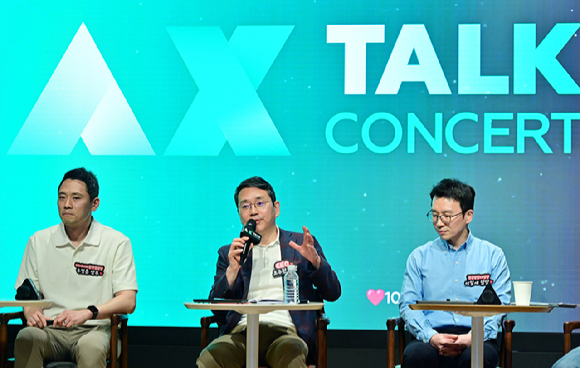 LG전자 조주완 CEO가 전 구성원 소통행사인 'AX 토크콘서트'에서 AI 기술의 중요성을 강조하며, AX 확산에 앞장서겠다고 밝혔다. [사진=LG전자]