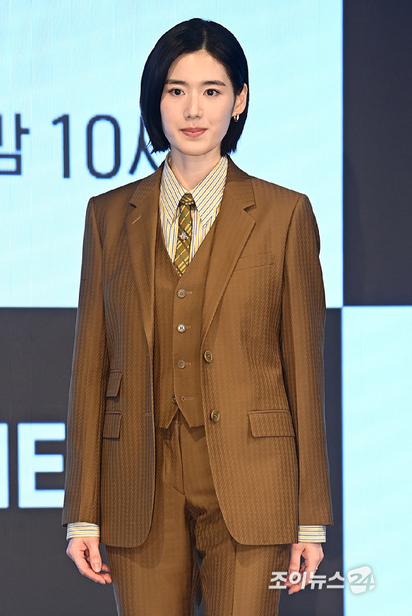 배우 정은채가 26일 서울 신도림동 디큐브시티 더세인트에서 진행된 ENA 새 월화드라마 '아너 : 그녀들의 법정' 제작발표회에서 포즈를 취하고 있다. [사진=곽영래 기자]