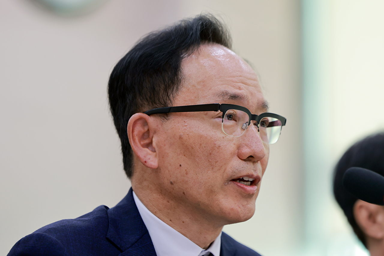 김대웅 서울고등법원장이 16일 서울 여의도 국회에서 열린 법제사법위원회의 서울고등법원 등에 대한 국정감사에서 질의에 답변하고 있다. [사진=곽영래 기자]