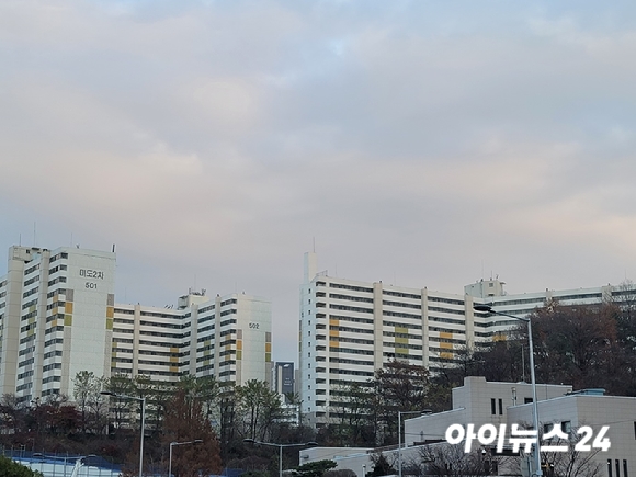 서울 서초구 반포동 일원 미도아파트 전경. [사진=김서온 기자]