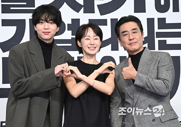 &apos;김부장 이야기&apos; 감독 &quot;차별점은 류승룡⋯완벽한 몰입감 선사&quot;