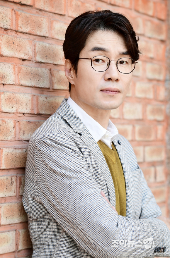 영화 '극한직업' 배우 송영규가 조이뉴스24와 인터뷰에 앞서 사진촬영을 하고 있다. [사진=정소희 기자]