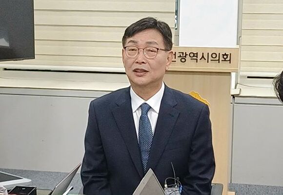 김제선 희망제작소 이사가 13일 기자간담회를 갖고 자신의 대전중구청장 재선거 출마와 관련한 입장을 밝혔다 [사진=강일 기자]