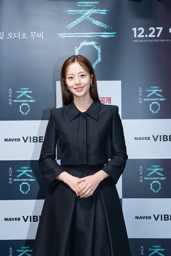 배우 문채원이 16일 온라인으로 진행된 네이버 오디오 무비 '층'(감독 임지환) 제작보고회에 참석해 포즈를 취하고 있다. [사진=네이버 바이브]