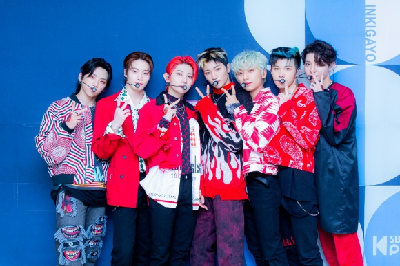 블리처스 단체 사진 [사진=우조엔터테인먼트]