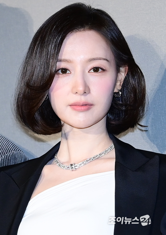 배우 김지원이 28일 오후 서울 강남구 송은에서 열린 불가리(BVLGARI) 비제로원 전시 개최 포토월 행사에 참석하고 있다, [사진=정소희 기자]