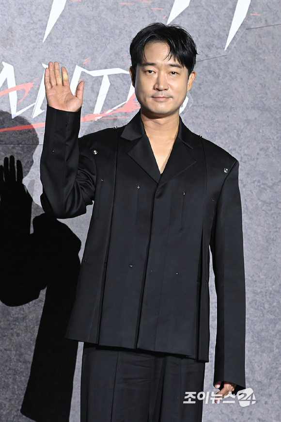 배우 조우진이 25일 오후 서울 광진구 자양동 롯데시네마 건대입구점에서 열린 넷플릭스 영화 '사마귀'(감독 이태성) 제작보고회에 참석해 포즈를 취하고 있다. [사진=문수지 기자]