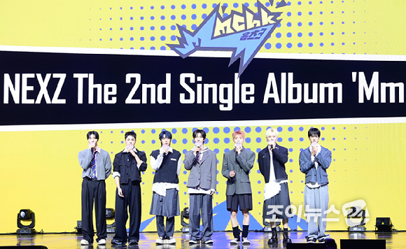 그룹 넥스지가 27일 오후 서울 용산구 한남동 블루스퀘어에서 열린 넥스지(NEXZ) 두 번째 싱글 앨범 'Mmchk(음츠크)' 발매 기념 쇼케이스에 참석하고 있다. [사진=정소희 기자]