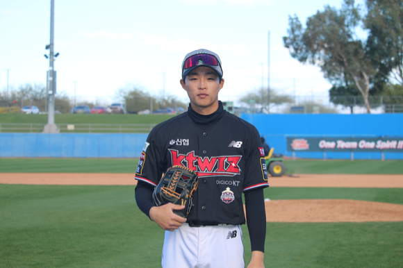 KT 위즈 웨스 벤자민이 24일(한국시간) 열린 한국 야구대표팀과 연습 경기에 선발 등판해 스프링캠프 첫 실전 투구를 진행했다. [사진=KT 위즈]