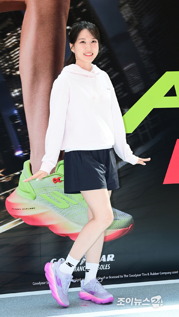 배우 박은빈이 3일 오후 경기도 고양시 덕양구 스타필드 고양점에서 열린 스케쳐스 에어로 러닝화 팝업스토어 포토콜 행사에 참석하고 있다. [사진=정소희 기자]