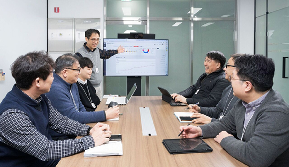 대상그룹 직원들이 빅데이터 분석 플랫폼 DAYS를 활용해 B2B 영업 데이터를 분석하고 있다. [사진=대상]